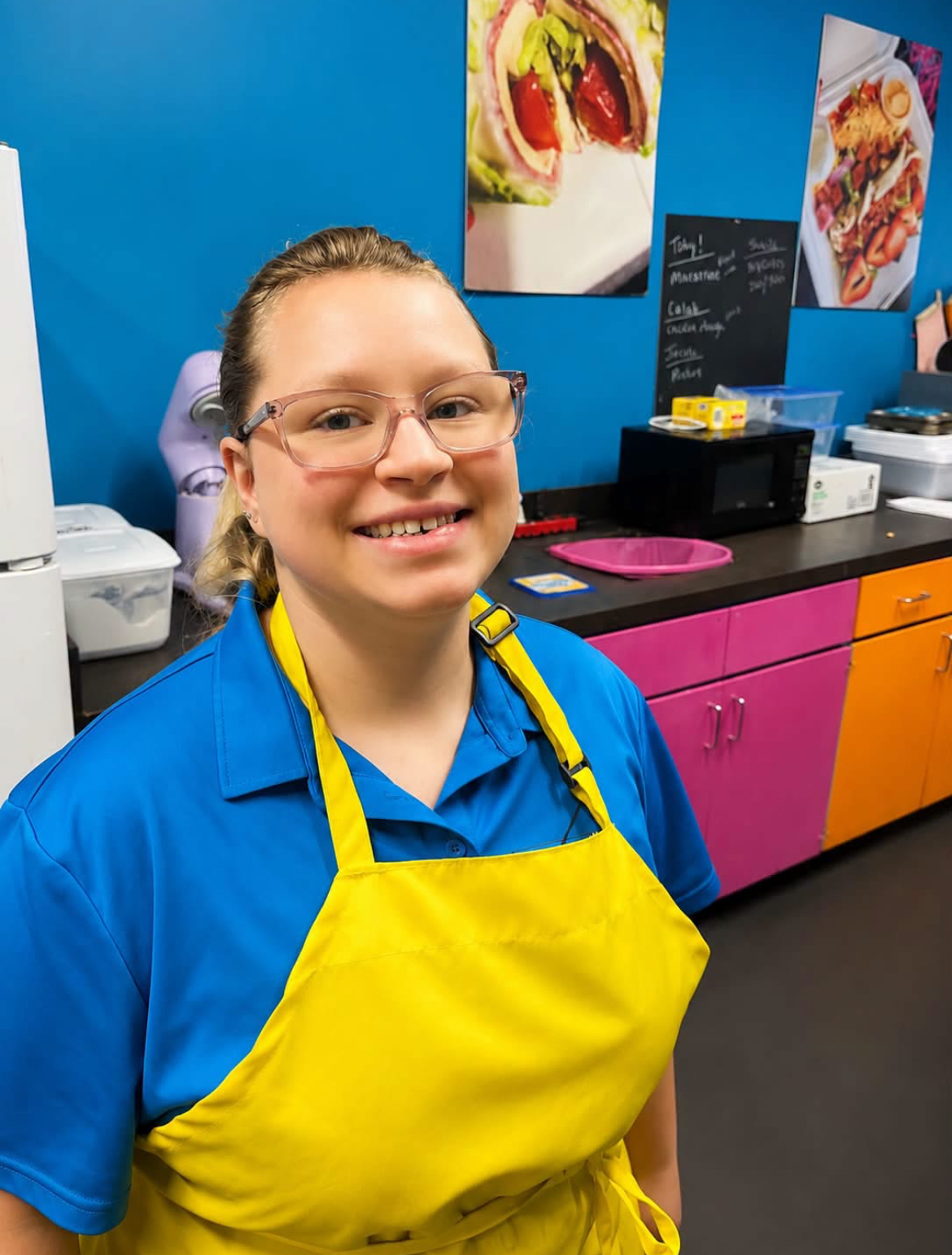 Shining Star team member smiling in the Kofee Broz kitchen